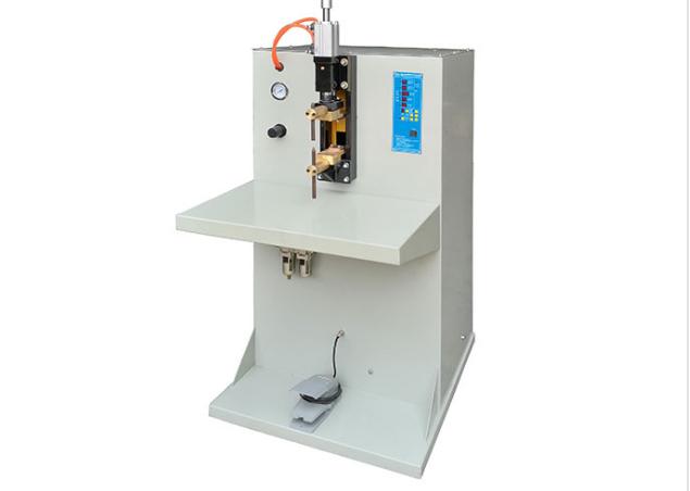 儲(chǔ)能點(diǎn)焊機(jī)使用